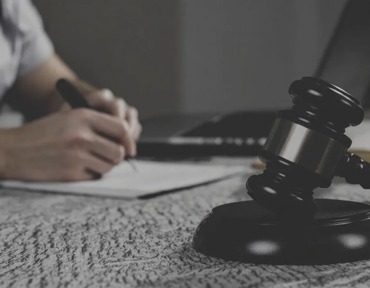 Les Régimes Matrimoniaux et leur Impact sur le Divorce : Comprendre les Enjeux Financiers de la Séparation